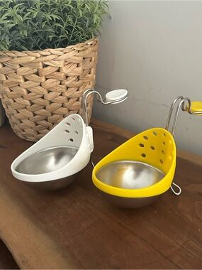 Set of 2 Silicone & Stainless Steel Egg poachers hanging  - Yellow & White